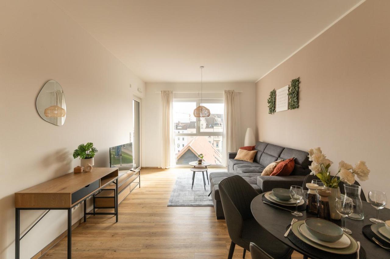 Dwellstay - Modernes Apartment I 55Qm I 2 Zimmer I Kueche I Bad I Terrasse I Tv I Wlan Bad Hersfeld Exterior foto
