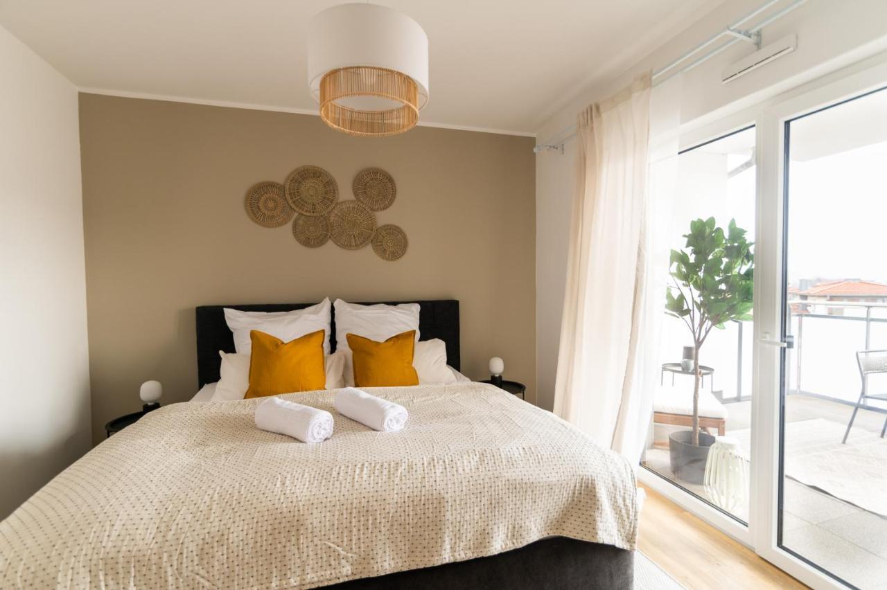 Dwellstay - Modernes Apartment I 55Qm I 2 Zimmer I Kueche I Bad I Terrasse I Tv I Wlan Bad Hersfeld Exterior foto